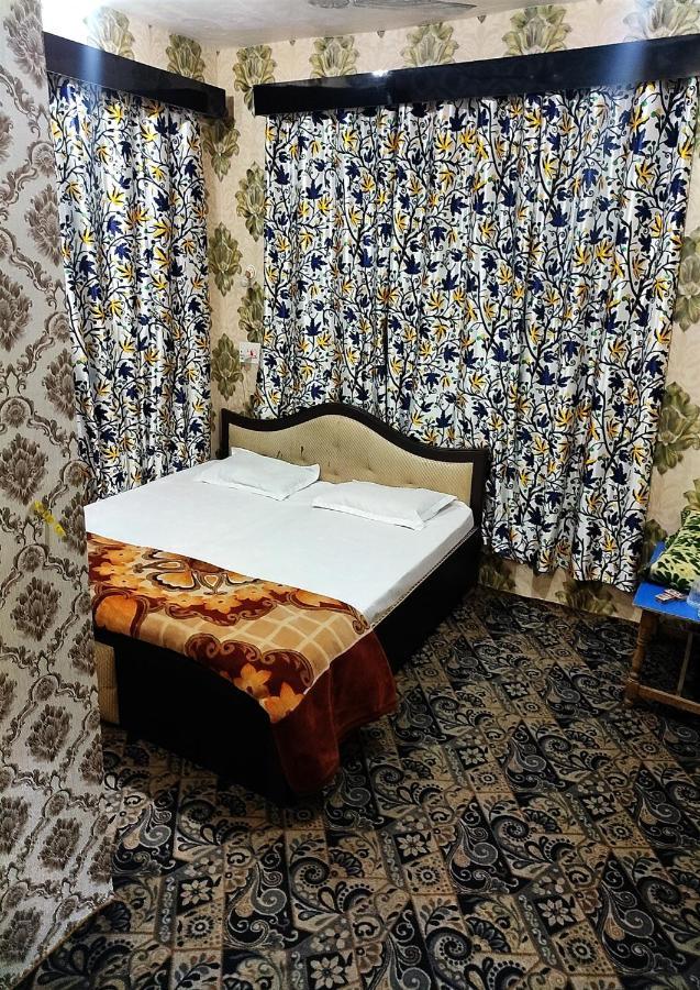 Fabulous Kashmir Srinagar Hotel Ngoại thất bức ảnh